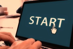 Laptop screen with the word Start